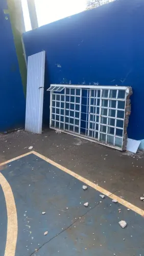 Janela e porta de ferro
