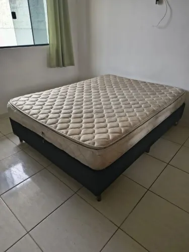 Base box com colchão de molas ensacadas