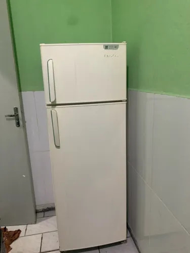 Geladeira sem defeitos bem conservada
