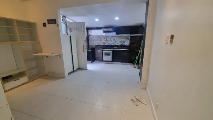 Apartamento à venda em Copacabana - 1 quarto, 1 suíte, sala integrada, 1 banheiro - Rua Sa
