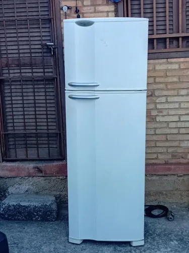 Geladeira Electrolux Frost free.