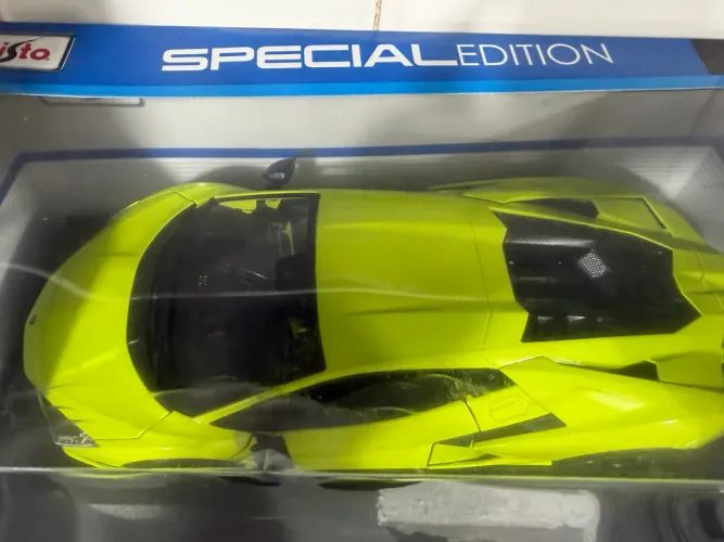 Miniatura Lamborghini escala 1.18 Maisto