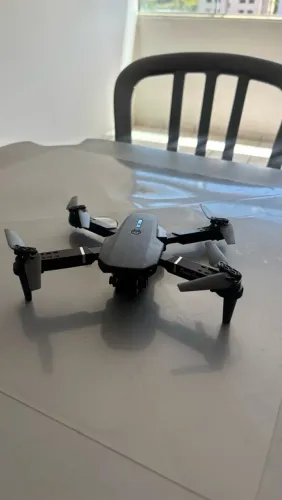 Mini Drone E88 Pro Dobrável + Maleta + 2 Baterias (até 40 minutos de voo)
