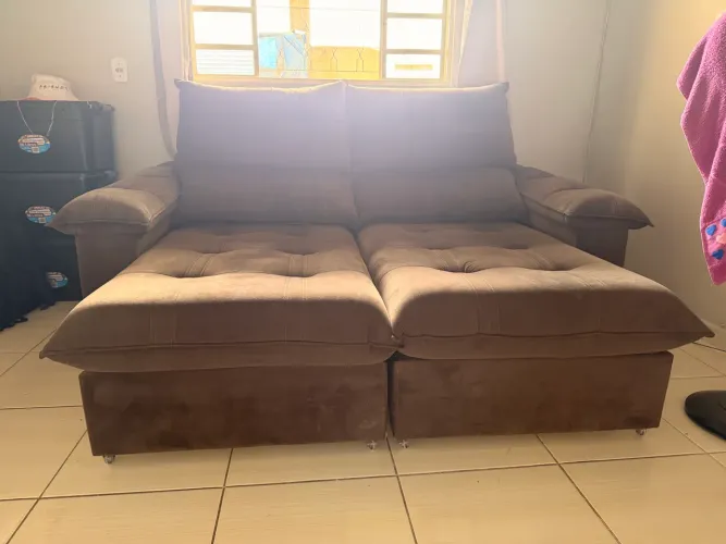 Sofá retrátil 2 lugares bem grande