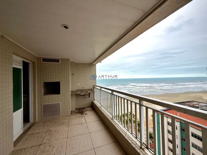 Apartamento à venda em Praia Grande no bairro Aviação, prédio frente mar