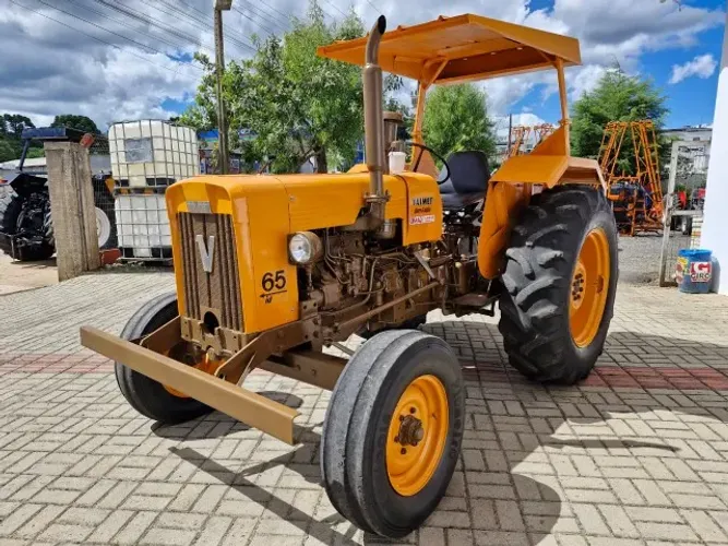 Trator Agrícola Valmet 65 ID 4x2 (Simples), Ano 1980, com Capota