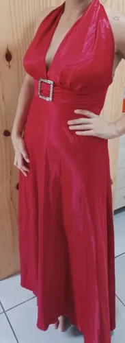 Vestidos de festas semi novos e excelente preço.