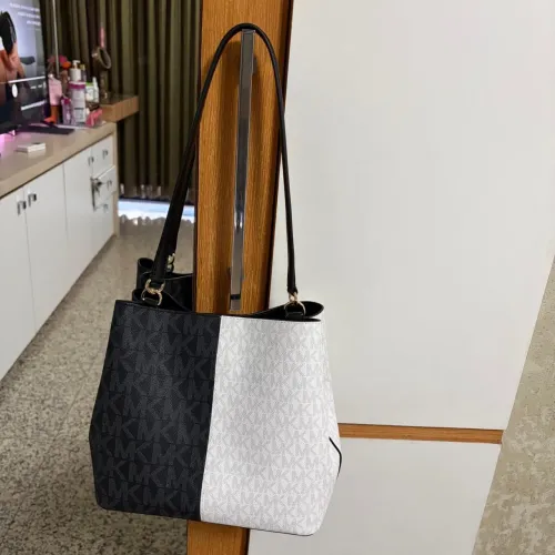 Bolsa Michael Kors nova