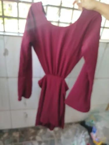 Vestidos lindos semi novo.