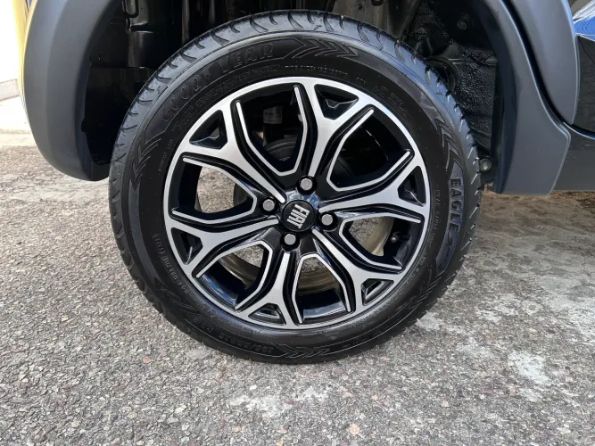 Vendo Jogo de Rodas Aro 15 (Strada Volcano) + Pneus Goodyear 195/55 R15 (5000km)