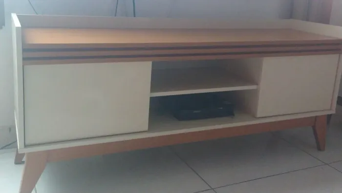 Vendo rack para tv até 50 polegadas 2 porta rústico em perfeitas condições.. 