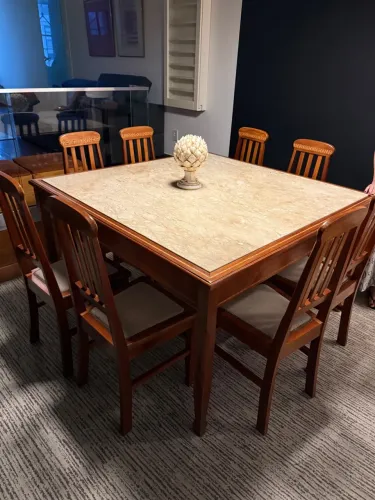 Mesa de jantar 8 lugares com cadeiras