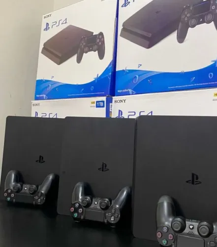 PlayStation 4 semi novo 1 TB