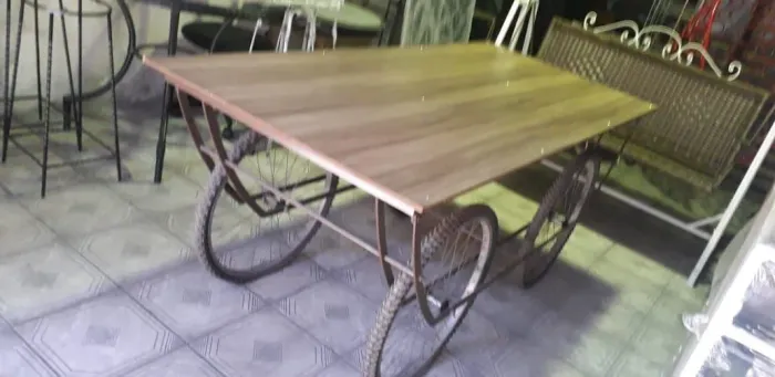 Mesa carroça roda de bicicleta