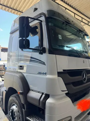 Cavalo Mecânico Mercedes-Benz Axor 2644 (6x4) ano 2012 - único dono