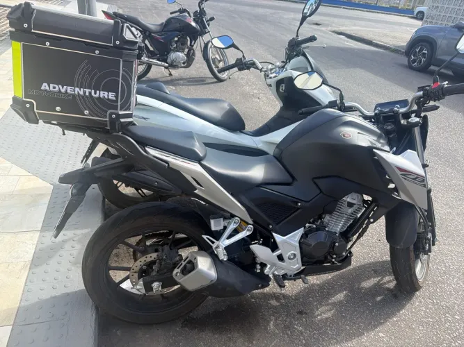 27- *Vendo CB CB 300 Twister! Valor 30 mil ou passo financiamento