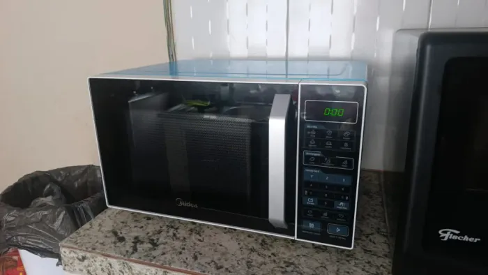 Microondas Midea - 27l semi novo