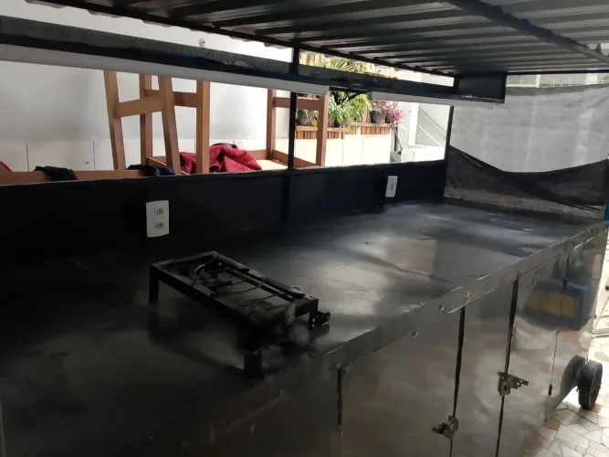 Vendo trailer de lanche usado mais em ótimo estado medindo 3 MT comprimento 1MT de largura