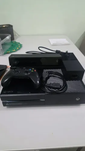 Vendo Xbox One Fat (usado): 1 controle, fonte original, kinect, valor R$850,00
