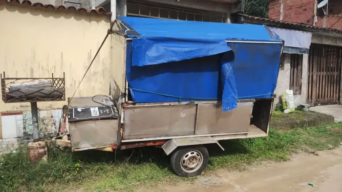 Trailer conjugado com carrocinha para lanches 