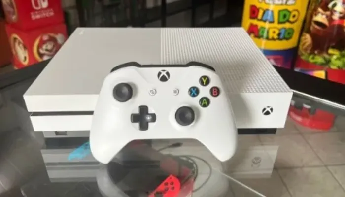 XBOX ONE S COM JOGOS + CELULAR A07
