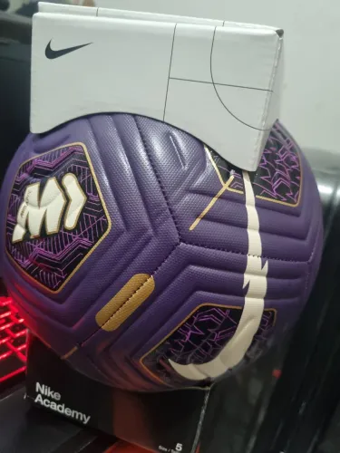 Bola Nike Mbappé na caixa