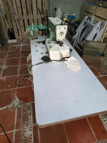 Máquina de costura Galoneira
