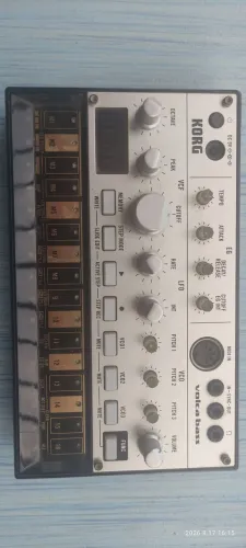 Sintetizador Korg Volca bass