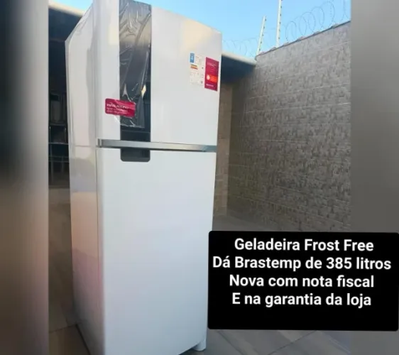 Vende se uma geladeira novinha