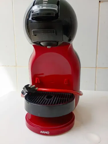Cafeteira Nescafé Arno Dulce e Gusto. Semi nova.