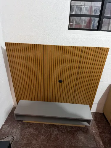 Rack suspenso com painel