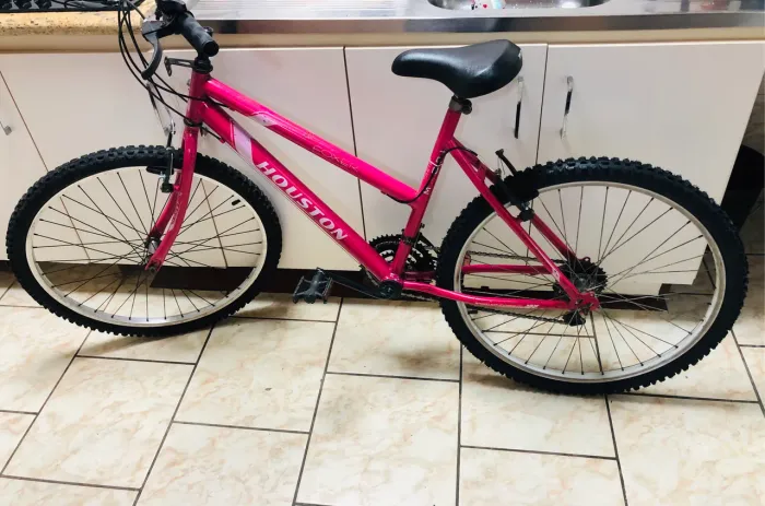 Bike Houston aro 26, 21 velocidades, pneu novo