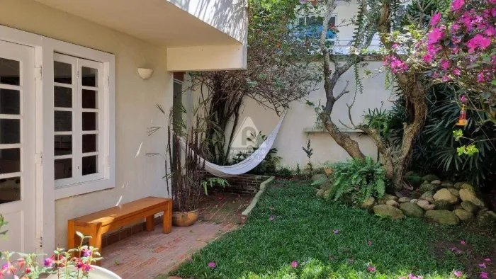 Casa em Condomínio Frente no Recreio dos Bandeirantes  154 m², 4 Quartos, Piscina