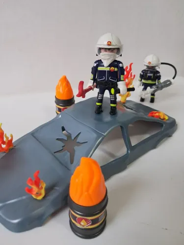 Playmobil Bombeiros Carro em Chamas