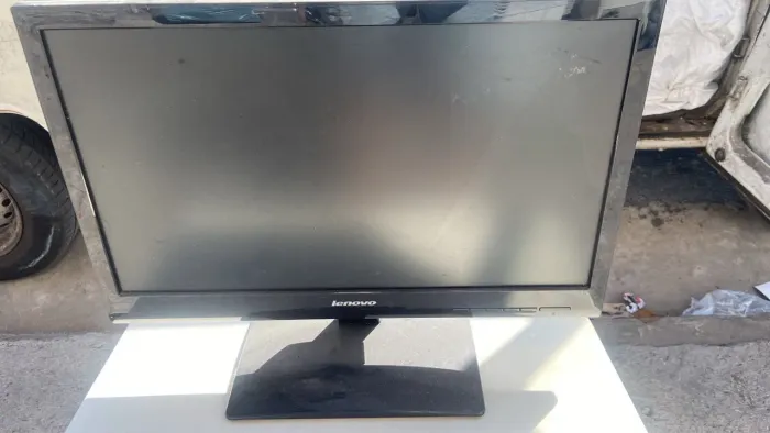 Monitor lenovo p / peças