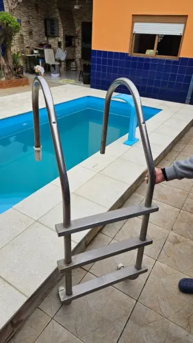 Escada piscina inox