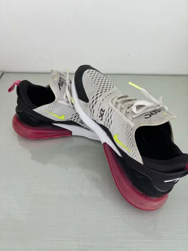 Tênis Nike Air Max 270