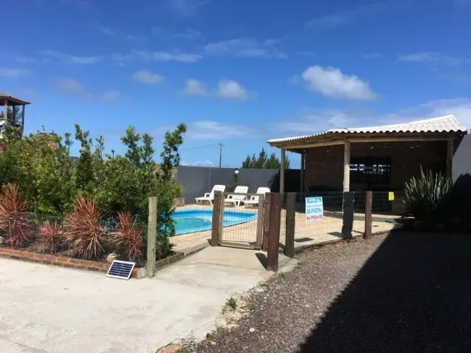 CASA DE ALUGUEL 1 QUADRA DA PRAIA