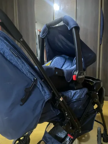 Carrinho de bebê + bebê conforto