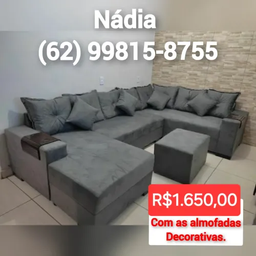 Sofá de Canto com almofadas decorativas