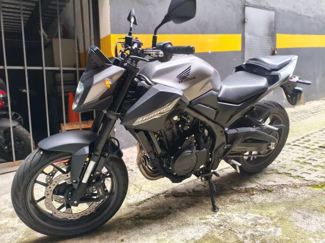 CB 500 HORNET 2027 COM 676 KM