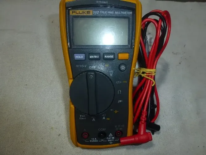 MULTIMETRO FLUKE 117,com bolsa generica