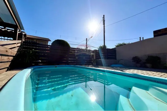 Casa com piscina 3 dormitórios, À VENDA, bairro São José Canoas RS