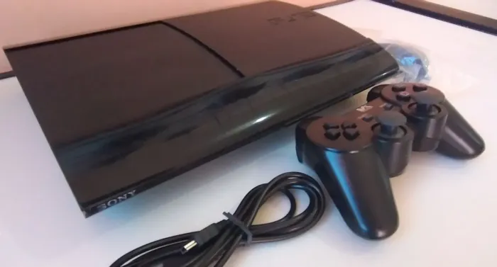 PS3 completo Destravado com 2 controles novos + 15 jogos e emuladores + 2 lojas!