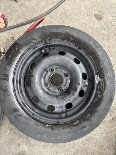 Pneu usado 175/65/R14 Pirelli. Estava num Ford Ka