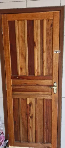 Porta de Madeira Maciça + Fechadura
