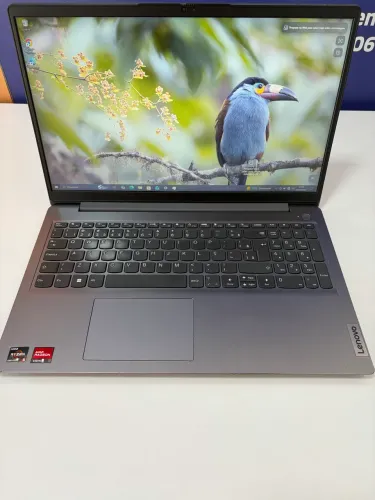 Notebook Ryzen 5 5500u - 8 RAM - SSD 256 - Placa dedicada 2 Gigas - Bateria ótima