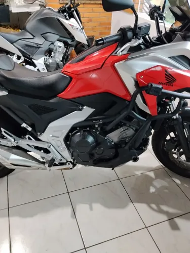 Moto nova com pouca quilometragem