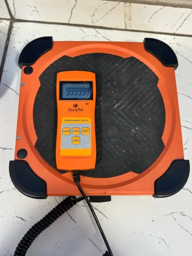 Bomba de vácuo e balança digital