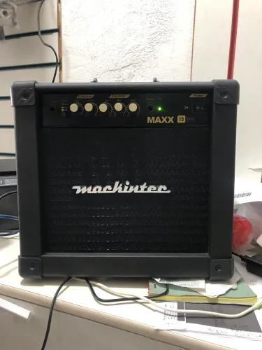 Caixa Cubo para guitarra MAX 15 Mackintec modelo; Jornal 